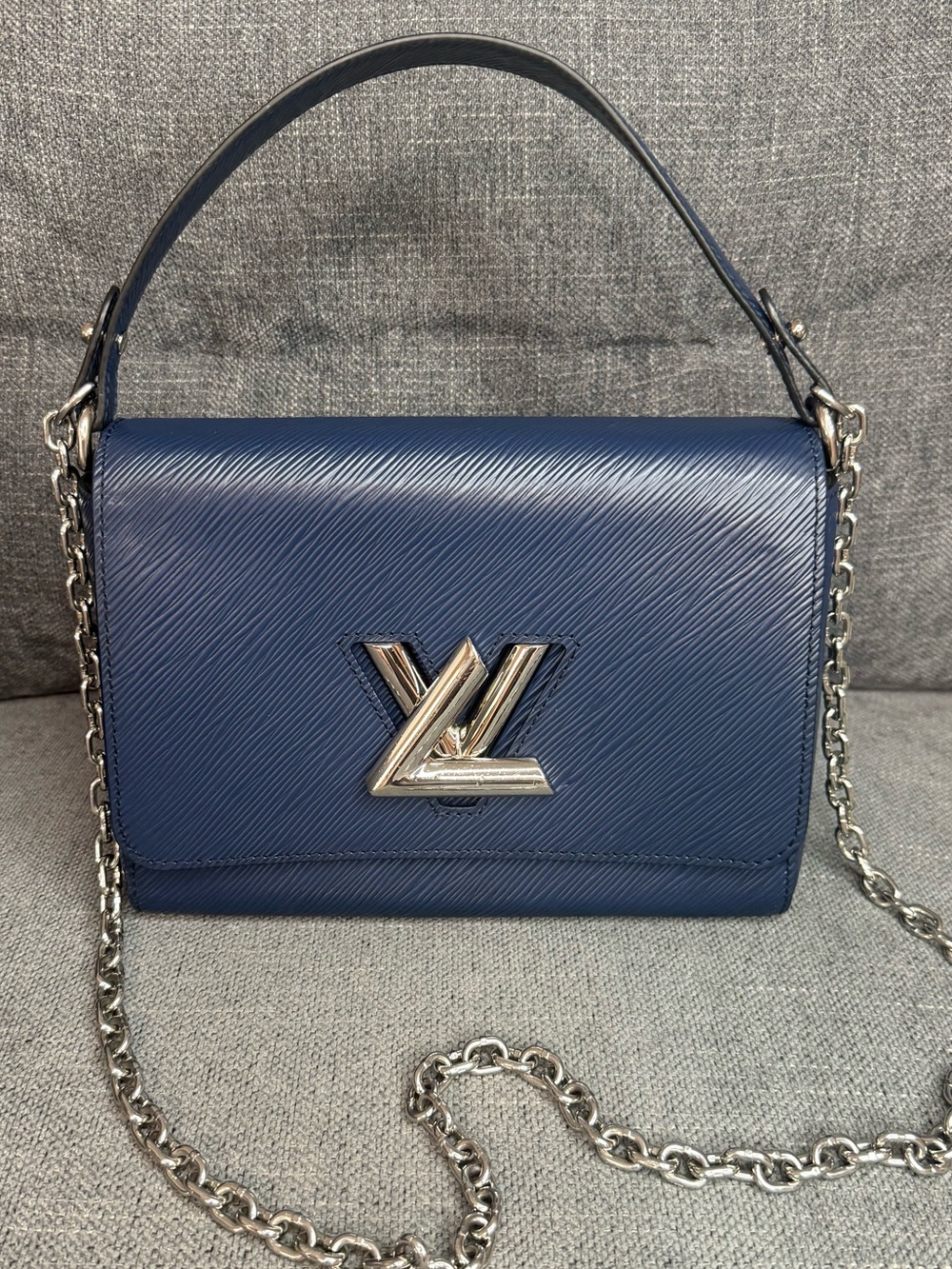 Louis Vuitton TWIST MM epi leather navy blue chain bag